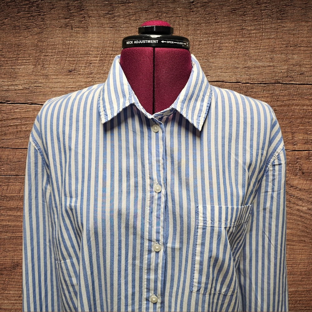 H&M Striped Button-Down Shirt in Blue and White Womens - Picture 2 of 16